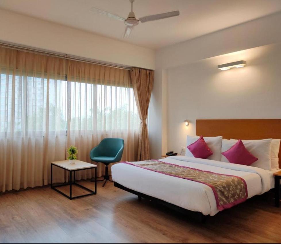 Hotel Solitaire Tower - Top Rated Area- In House Parking Vrindavan Ngoại thất bức ảnh